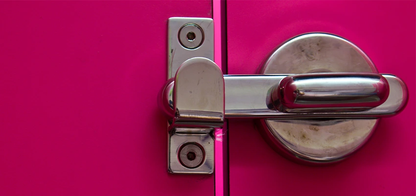 Childproof Gate Lock in Stanford, California